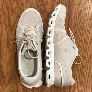 On Cloud Women’s Size 11